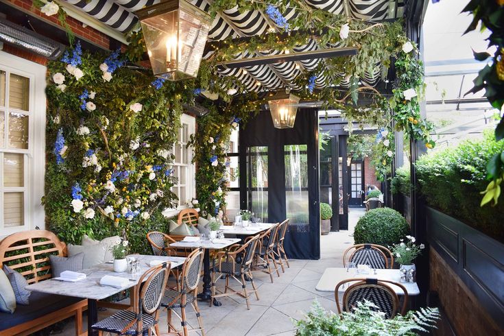 Outdoor Seating Dining